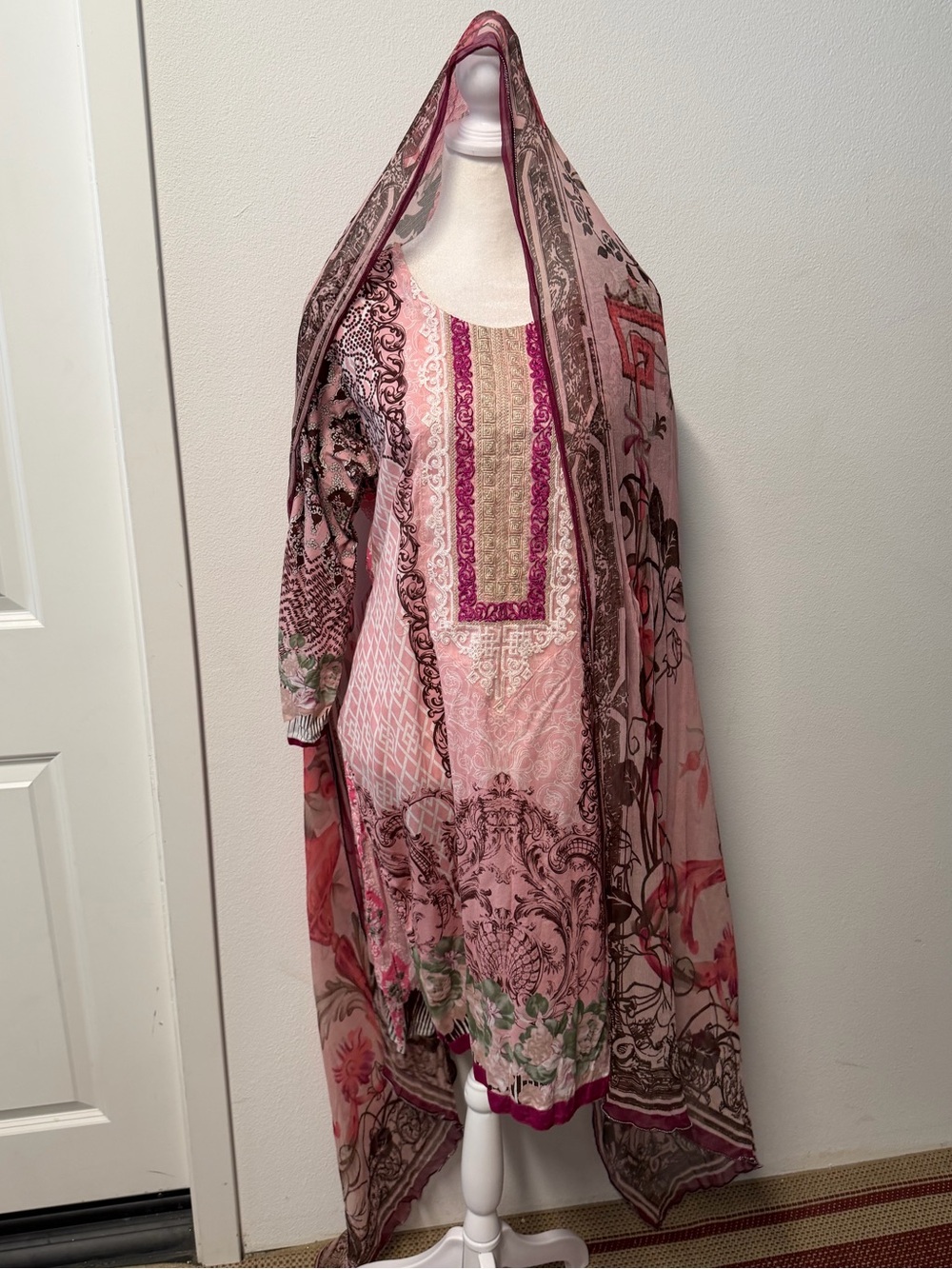 Pink Brown Floral Pakistani 3 Piece Suit Embroidered Kurta Dupatta
